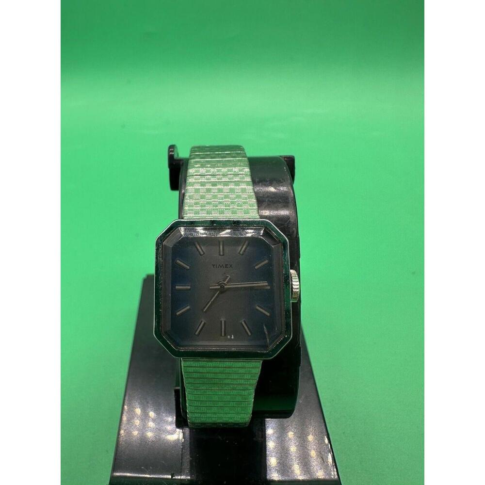 VINTAGE MEN'S TIMEX BLUE FACE WIND UP WATCH NOT WORKING/NEEDS SERVICE